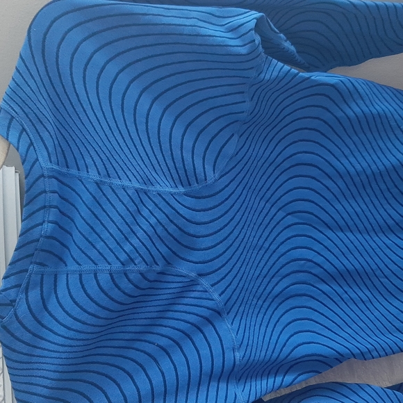 Women's Athleta Fitted Stretchy Gym Top Size M - Picture 9 of 9